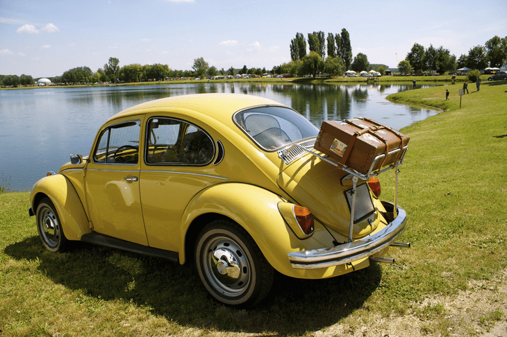 Bild von VW Käfer am See