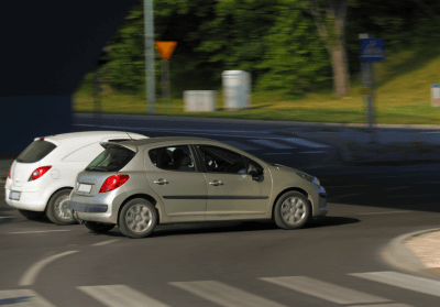 Auto Quietscht Beim Langsam Fahren
